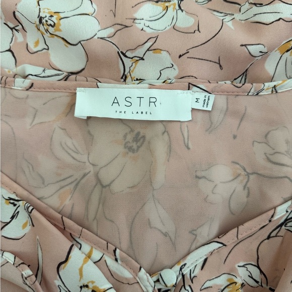 ASTR The Label Pink Floral Ruffle Blouse Button Blush Going Out Business Casual - Picture 5 of 6